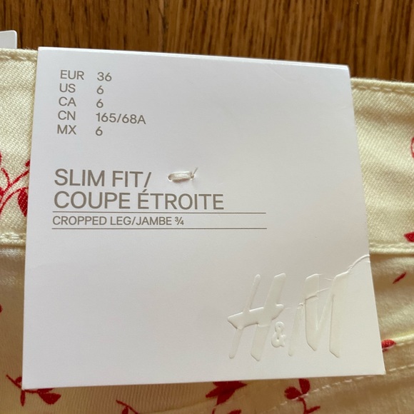 NWT slim fit warm white w/ red flowers size 6 🌹🌺 - Picture 7 of 7